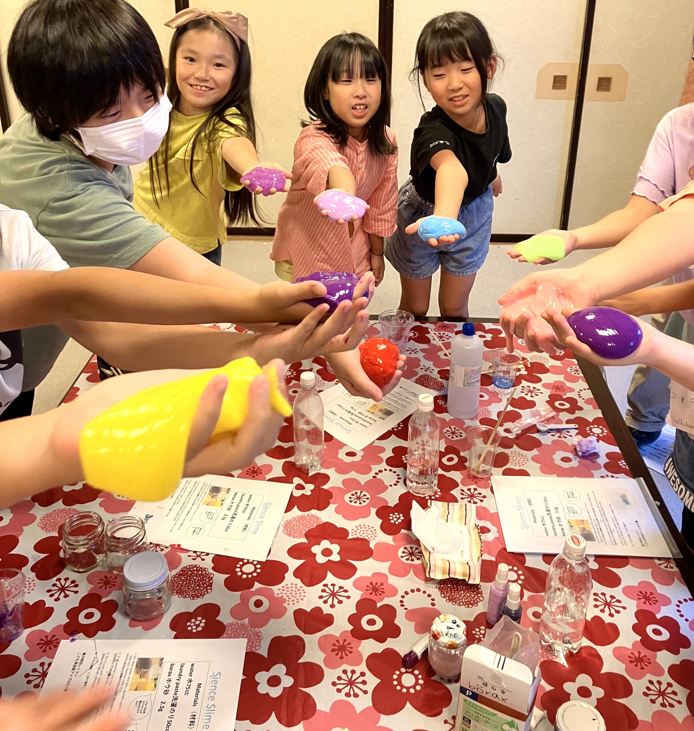 サイエンススライム作り3日間初日☆大盛況☆次は8/17 18 開催☆ホームページから申し込み受付中☆特ダネ手稲さんが取材にきてくれました😃